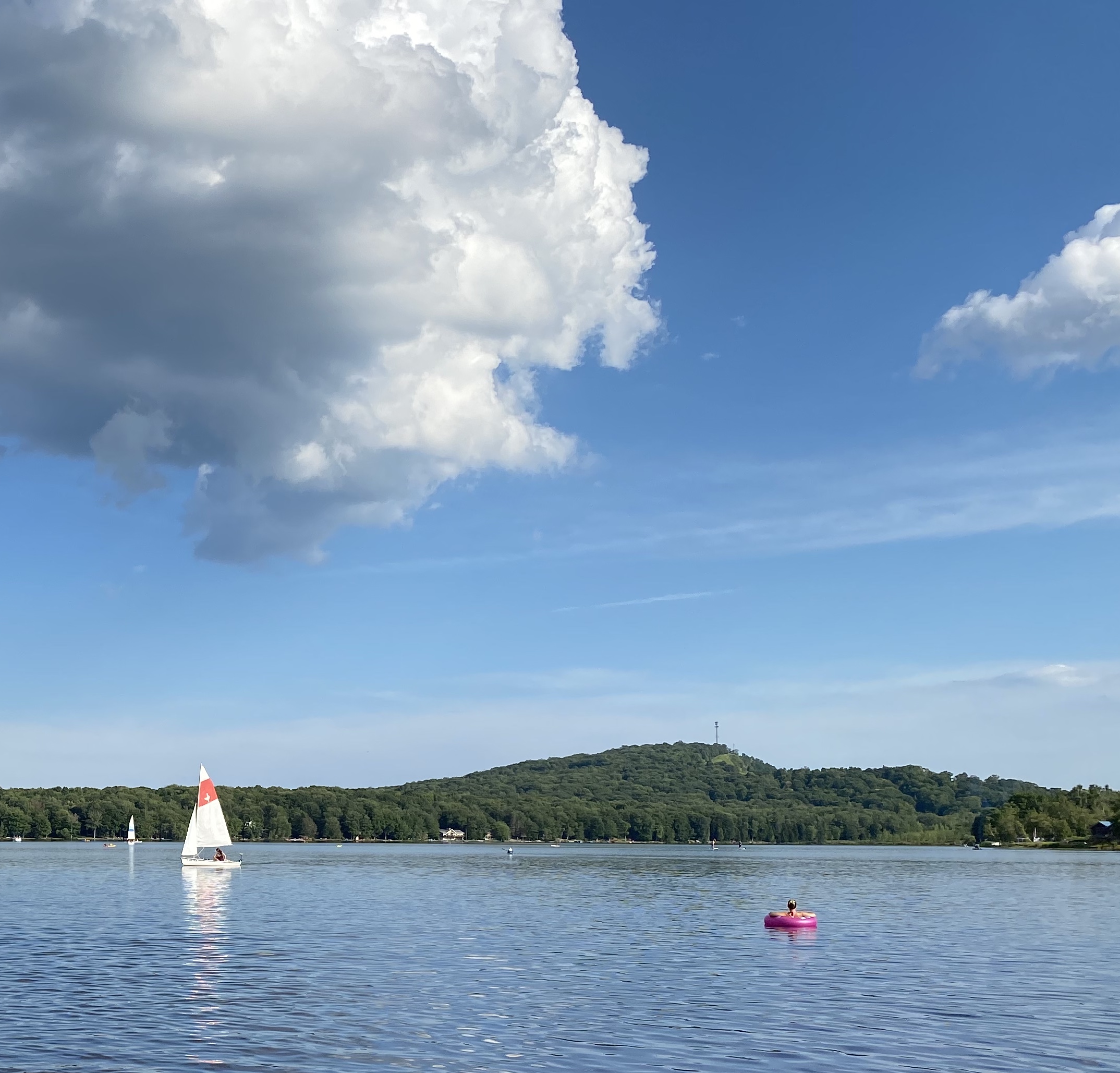 Our Trip to Arrowhead Lake in the Poconos - Not Your Average Mom